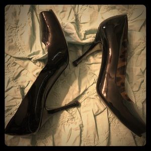 Dolce & Gabbana black patent peep toe heels 👠